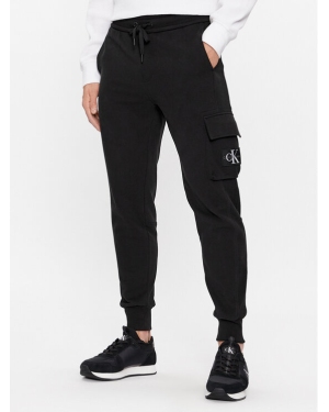 Calvin Klein Jeans Spodnie dresowe Badge J30J324683 Czarny Regular Fit