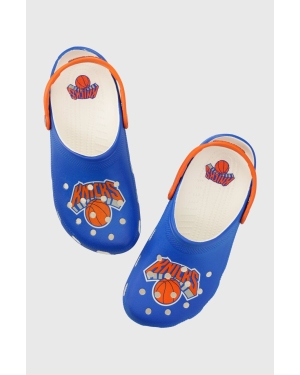 Crocs klapki NBA CO York Knicks Classic Clog kolor niebieski 208862