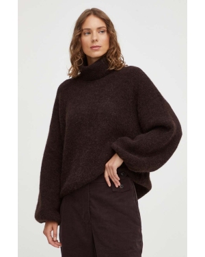 Gestuz sweter wełniany damski kolor brązowy ciepły z golfem