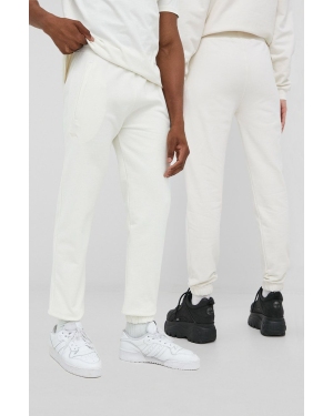 Arkk Copenhagen spodnie dresowe kolor biały gładkie