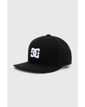 DC czapka z daszkiem kolor czarny z aplikacją