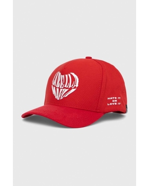 LaBellaMafia czapka z daszkiem bawełniana kolor czerwony z aplikacją